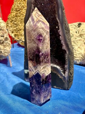 chevron amethyst tower 1.07kg