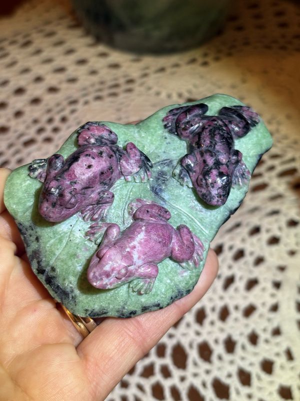 Zoisite with Ruby, Carving (3 frogs) Zoisite with Ruby, Carving (3 frogs)