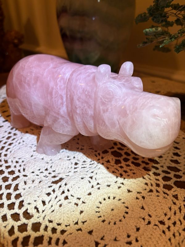 Hippo, Rose Quartz 4x9in 2.06kg Hippo, Rose Quartz 4x9in 2.06kg