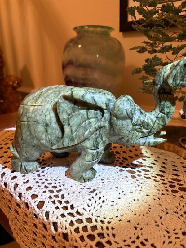 Elephant, Green Jade 8x6 1/2 in 2.76kg Elephant, Green Jade 8x6 1/2 in 2.76kg