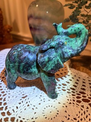 Zoisite w/ Ruby, Elephant 5.5in 1.23kg