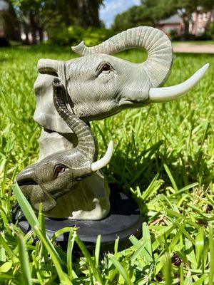 2 Elephant heads w/tusks carving 8” 2 Elephant heads w/tusks carving 8”