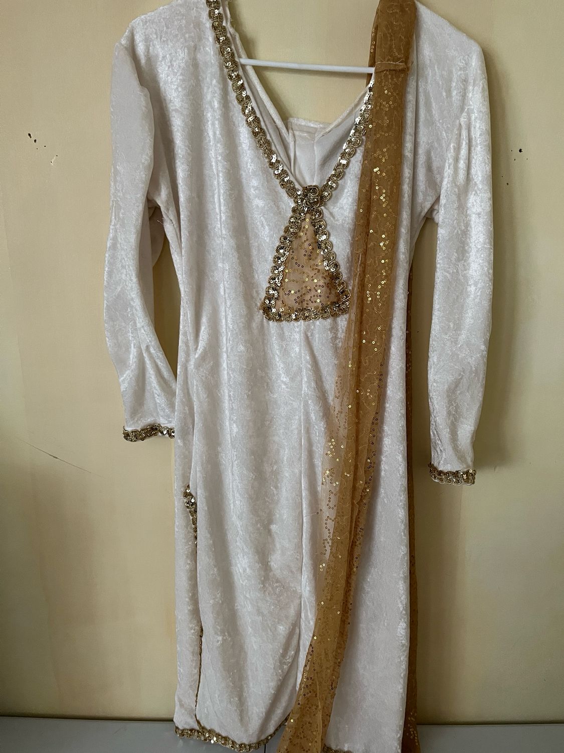 White &amp; Gold Velvet Baladay With Gold Shash