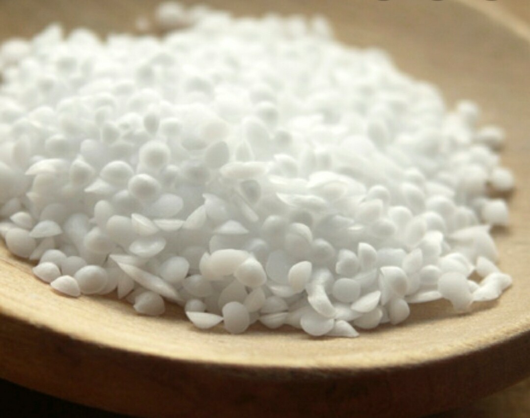 Cetyl Alcohol Flakes (8ozs)