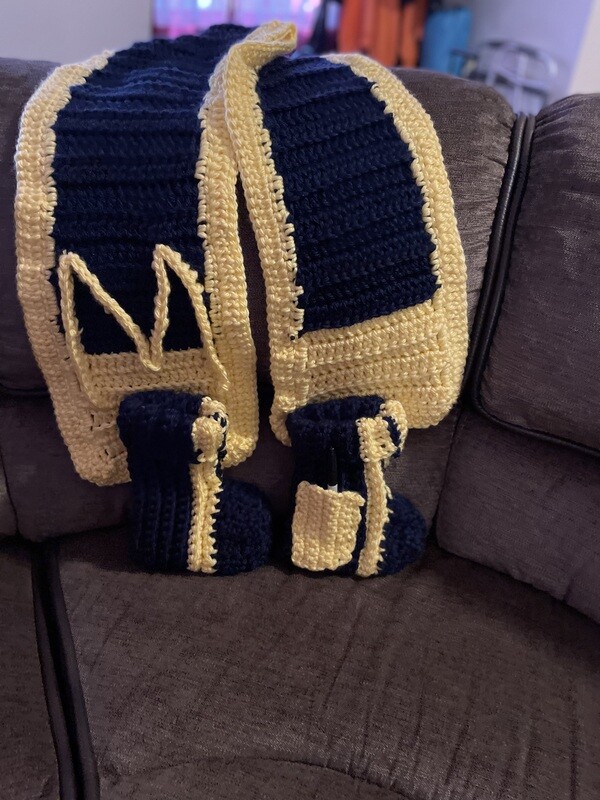 Scarf and slippers set
