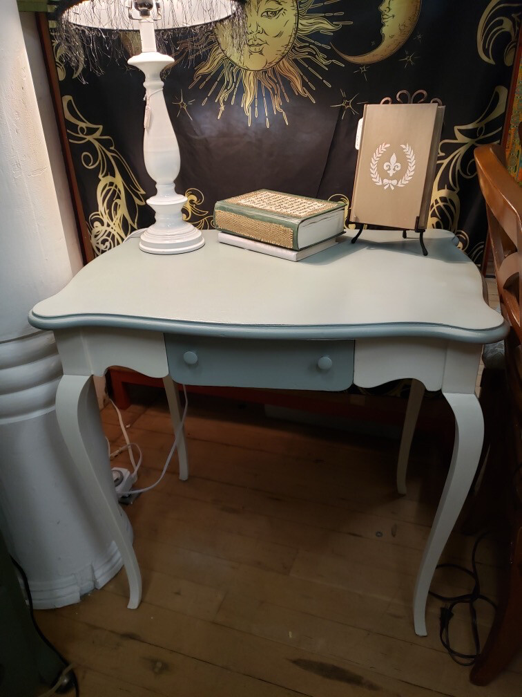 Desk/vanity