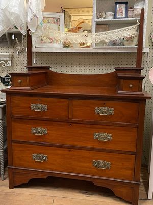Dresser