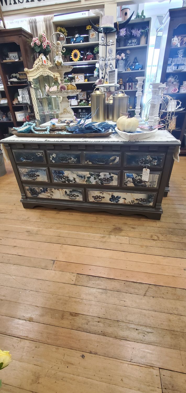 Dresser