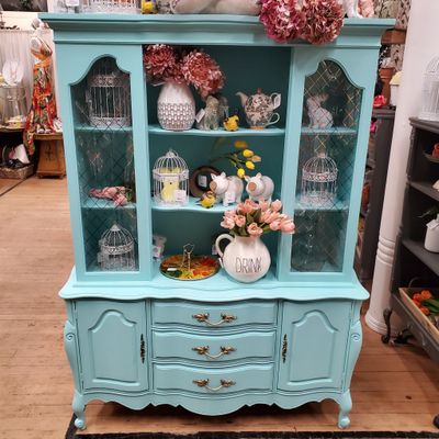 French Provincial Hutch