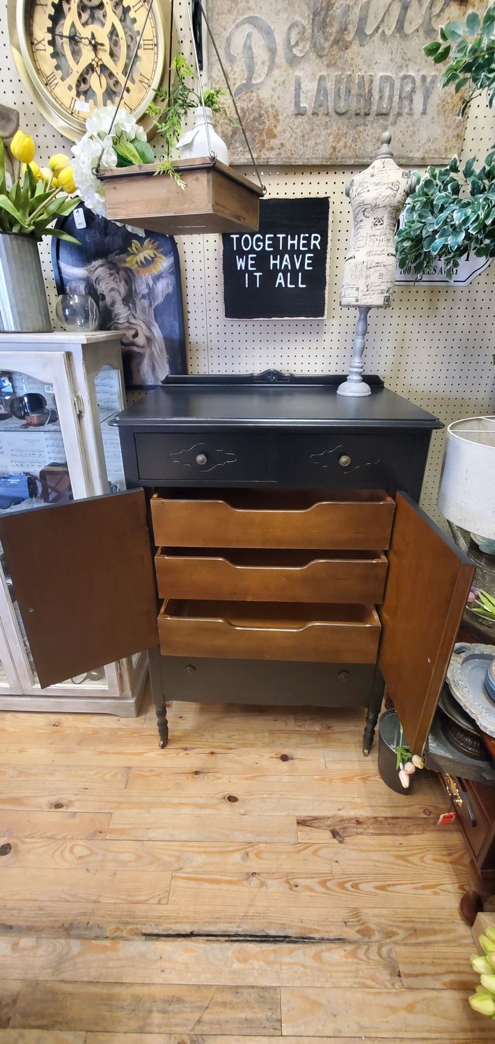 Dresser