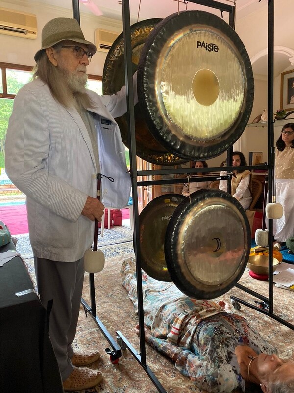 1 60 min.  SESSION WITH DON CONREAUX: 1 hour  Session Holistic Gong Healing/Training with Gongmaster Don Conreaux &amp; moderated by Yaelle E. Shaphir, L.Ac