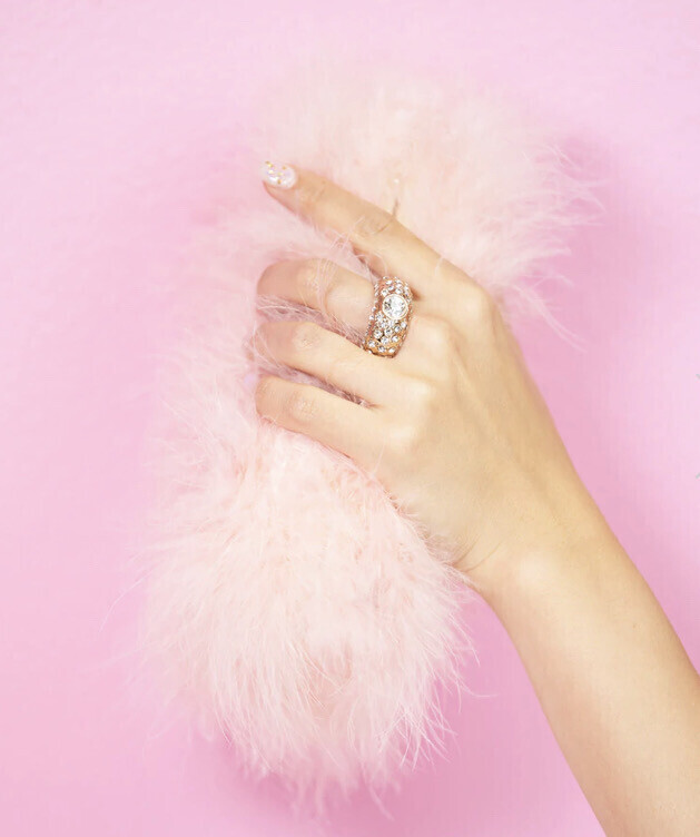 Bewaltz Fancy Furry Clutch Light Pink