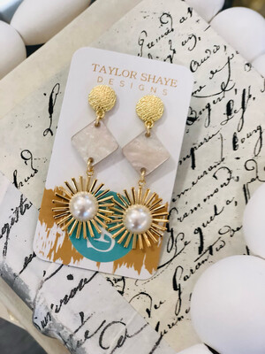 Taylor Shaye Earrings "Sassy Starburst"