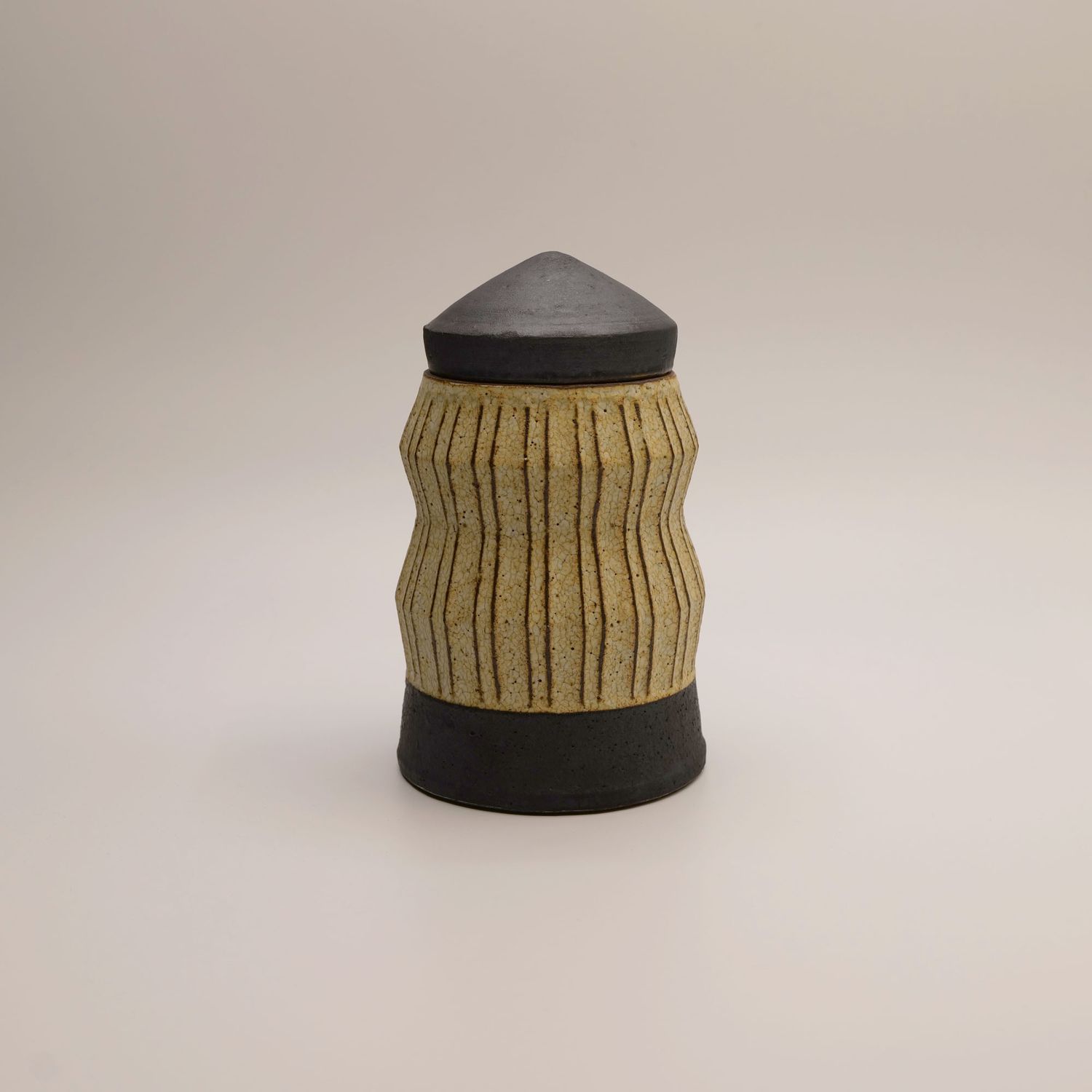 Zig-zag canister