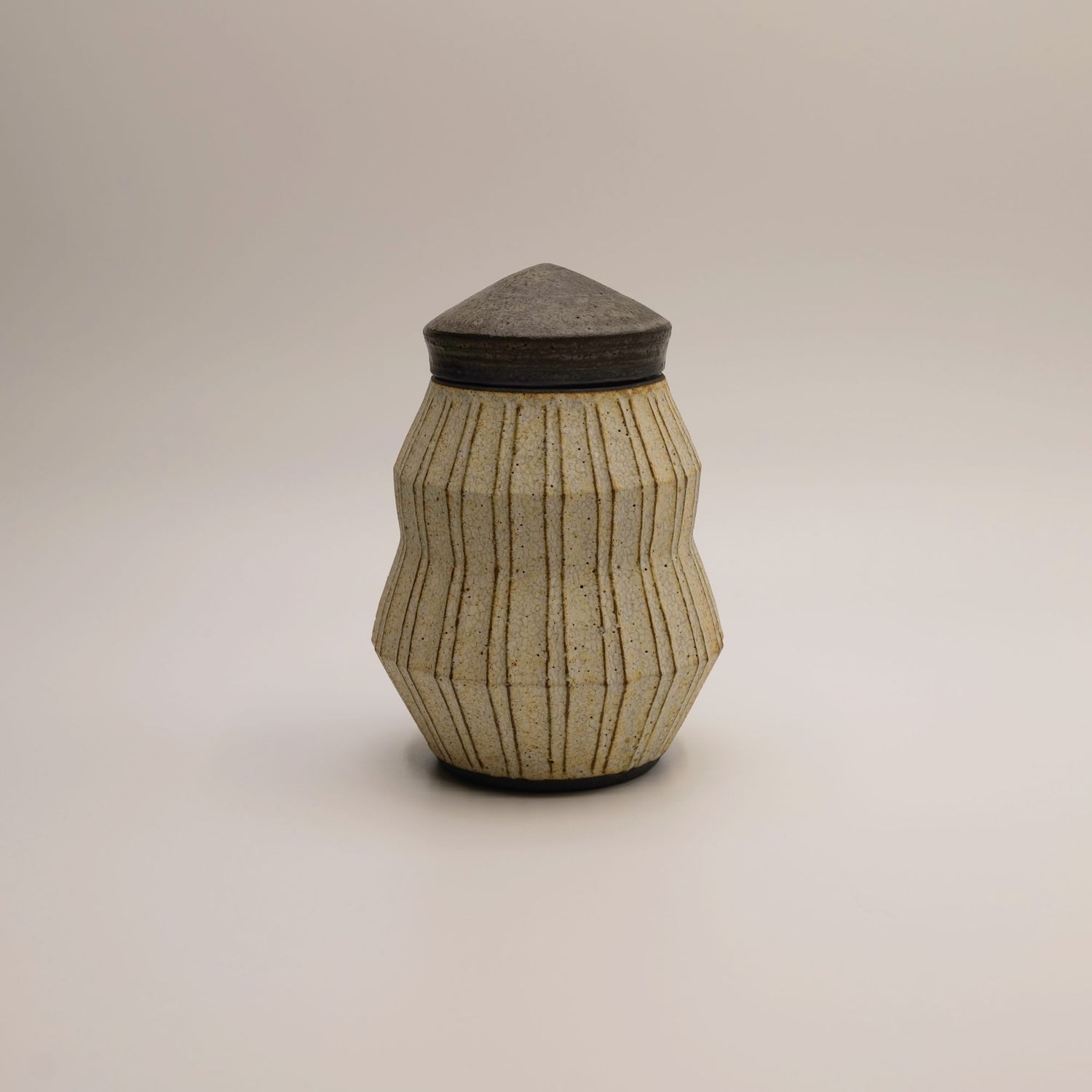 Zig-zag canister