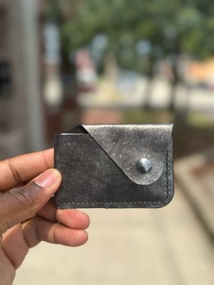 “The snap” Silver metallic leather 