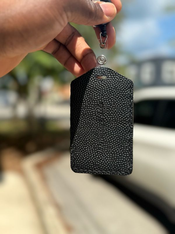 The “Tag” pebbled black 