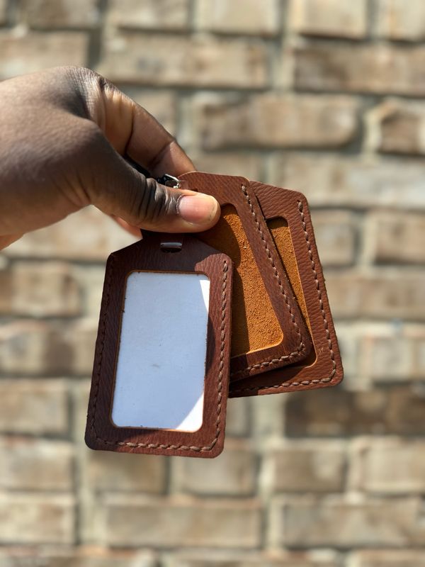The “Tag” rustic brown 