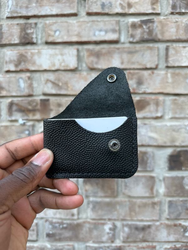 The “Snap” Pebbled black 