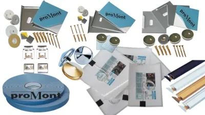 Dies ist das Bild für die Shopkategorie Spiegelmontage. Es zeigt beispielhaft verschiedenes Zubehör um Spiegel zu montieren. Dazu gehören Verdecke Spiegelbefestigungen, Spiegelklebeband, Haltebleche, Spiegelheizungen und mehr . Spiegelbefestigungen online kaufen bei mirror tec.