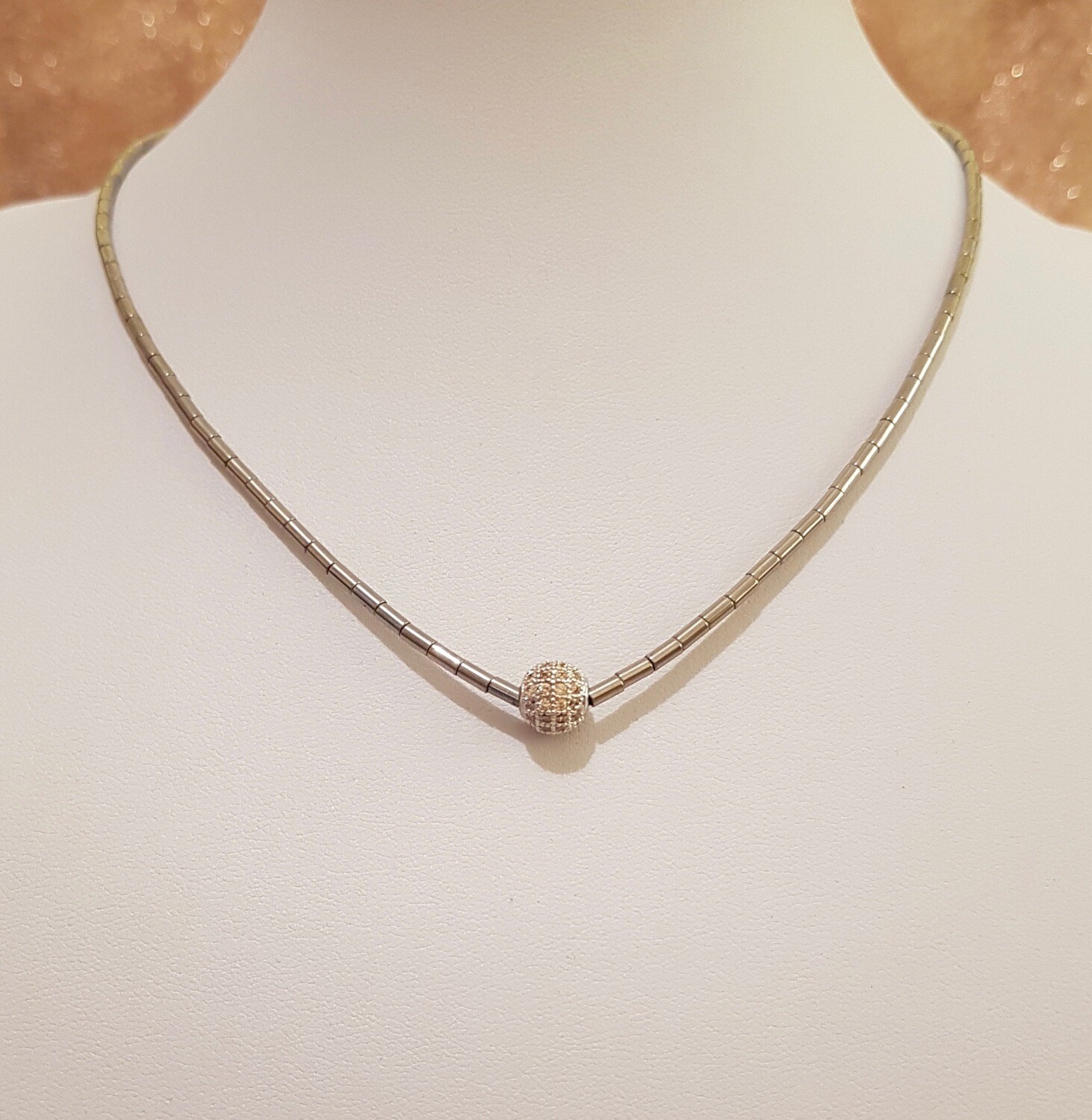 Colier din Hematit si sfera cu pietre de zirconiu