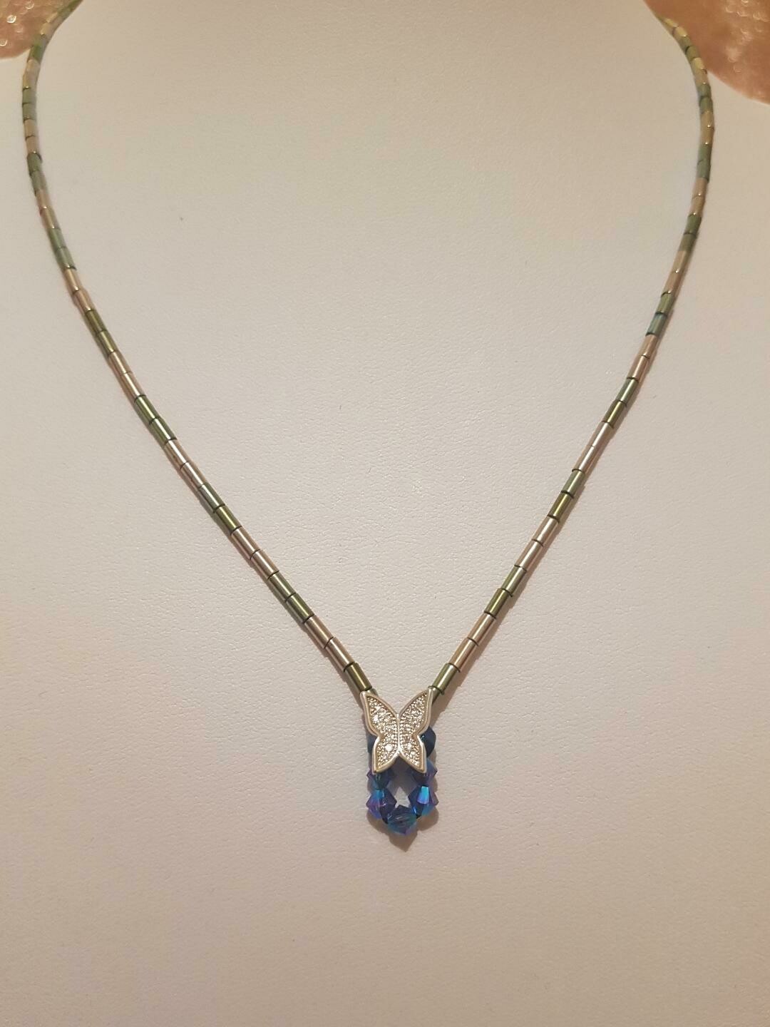Colier realizat din Hematit, cristale biconice Swarovski si fluture cu pietre de zirconiu