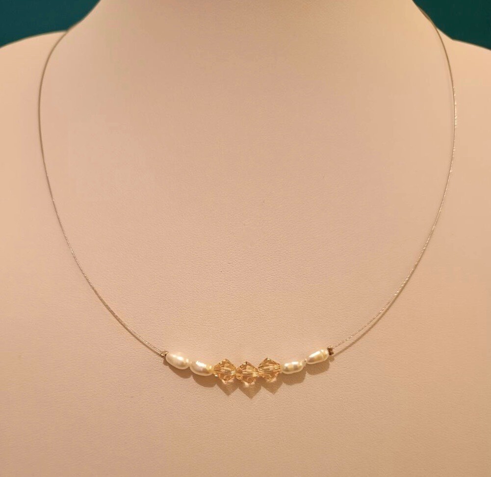 Colier Vadis din perle de cultura (4x6mm) cu 3 cristale biconice Swarovski
