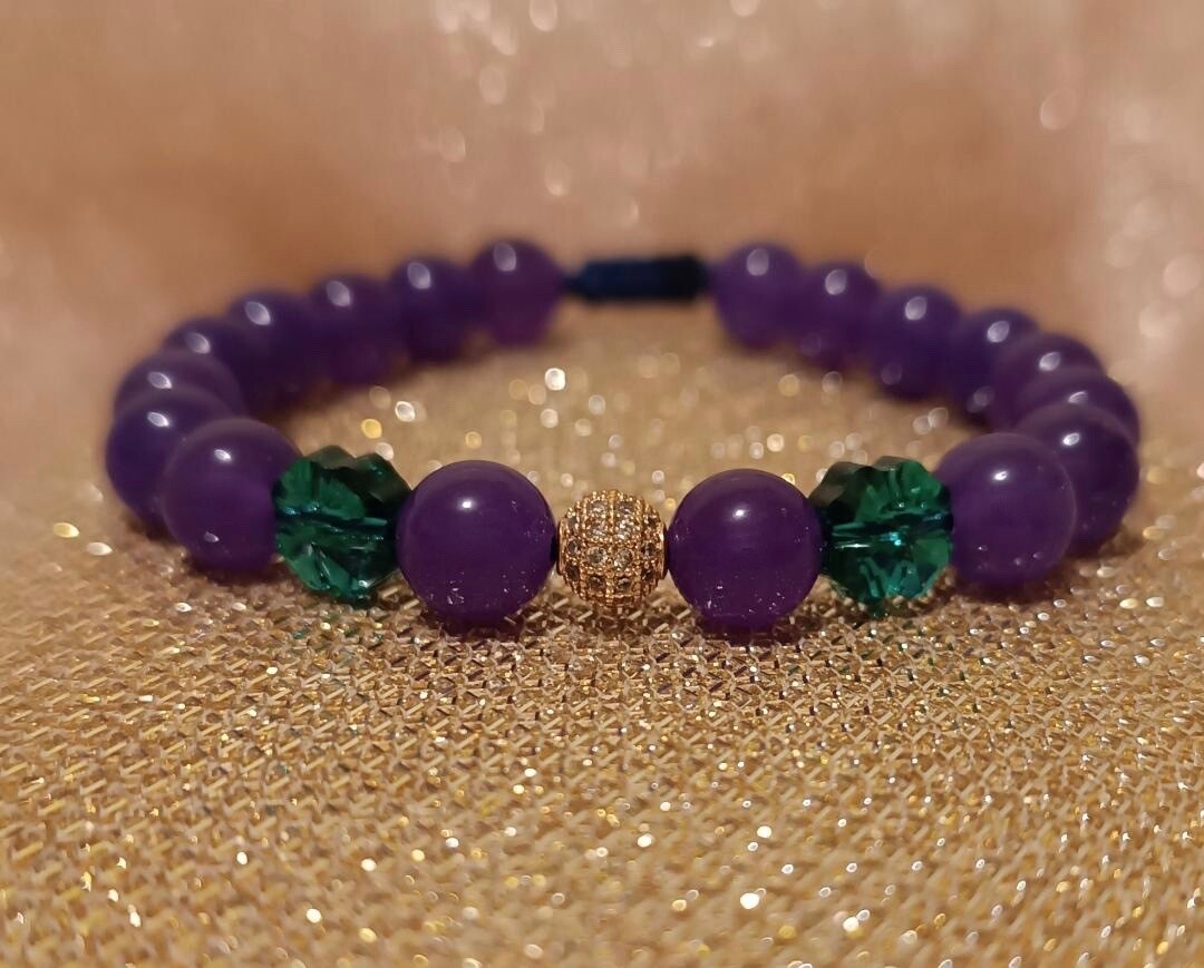 Bratara din Jad cu doua cristale trifoi cu patru foi Swarovski si sfera aurie cu pietre de zirconiu
