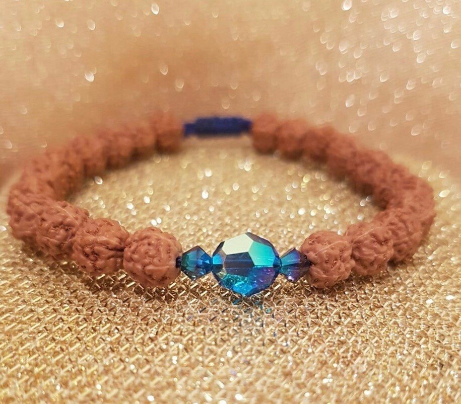 Bratara cu seminte Rudraksha si cristal Swarovski