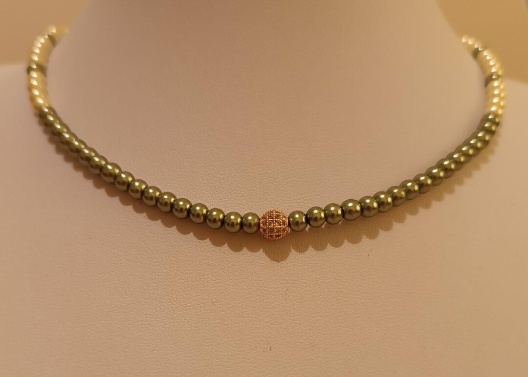 Colier din perle de sticla cu sfera cu pietre de zirconiu
