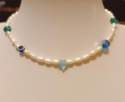 Colier din perle de cultura cu 4 cristale Swarovski si Ochiul lui Horus