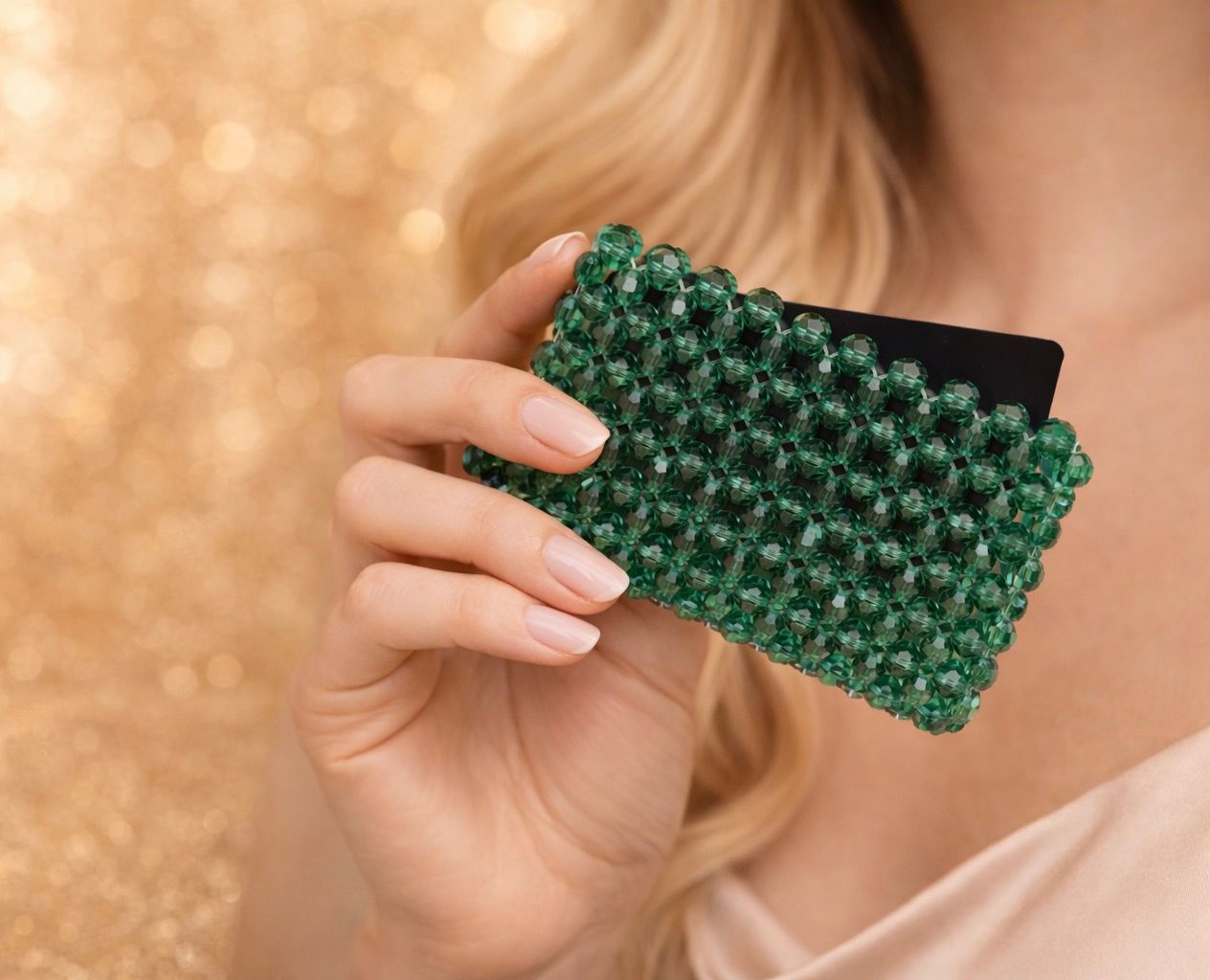 Port-card din cristale electroplacate verzi