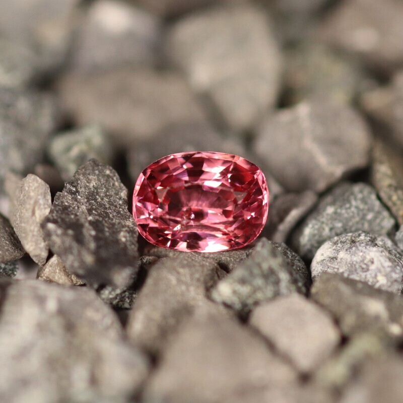Spinelle Rose Rouge 0.98 Ct