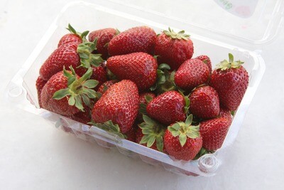 Strawberries (16 oz clam shell)