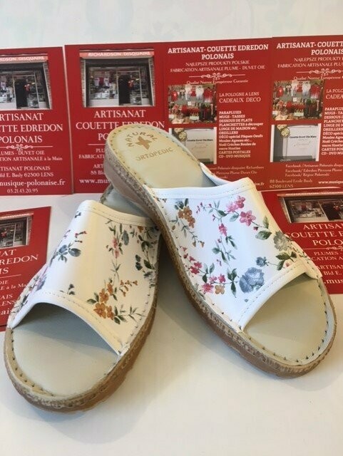 Pantoufles femme nus pieds compensées