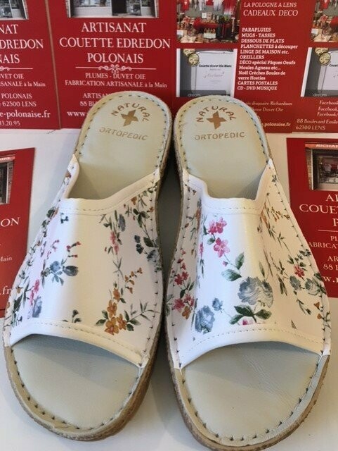 Pantoufles femme nus pieds compensées