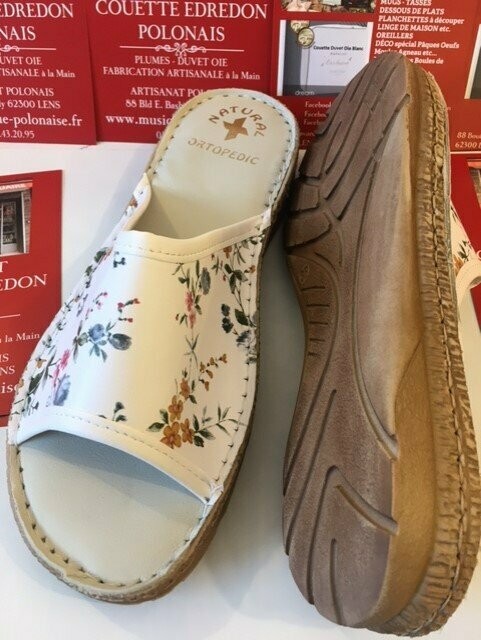 Pantoufles femme nus pieds compensées
