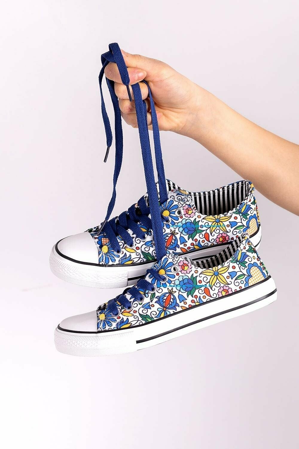 BASKETS FEMME FOLK KASZUBE BLANCHE POLOGNE