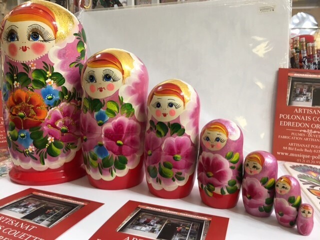 MATRIOSZKA MATRIOCHKA poupée gigogne 7 pièces 
BABOUSZKA
