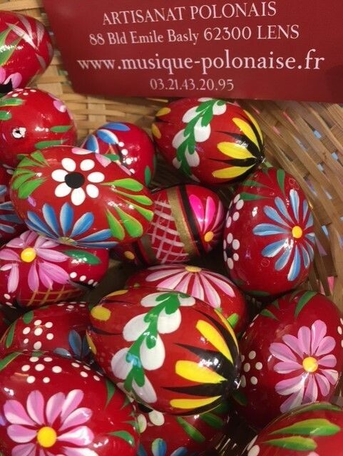 Oeuf de Pâques moyen bois rouge