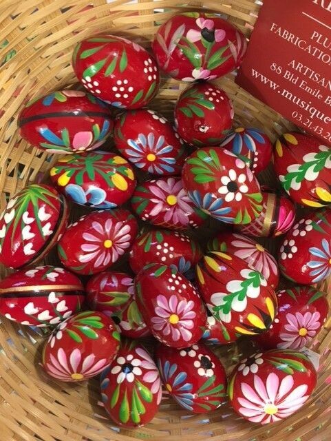 Oeuf de Pâques moyen bois rouge