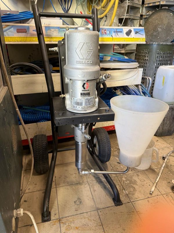 GRACO MONARK 5:1 SU CARRELLO, BASSA PRESSIONE PER PRODOTTI DENSI USATA REVISIONATA, COME NUOVA