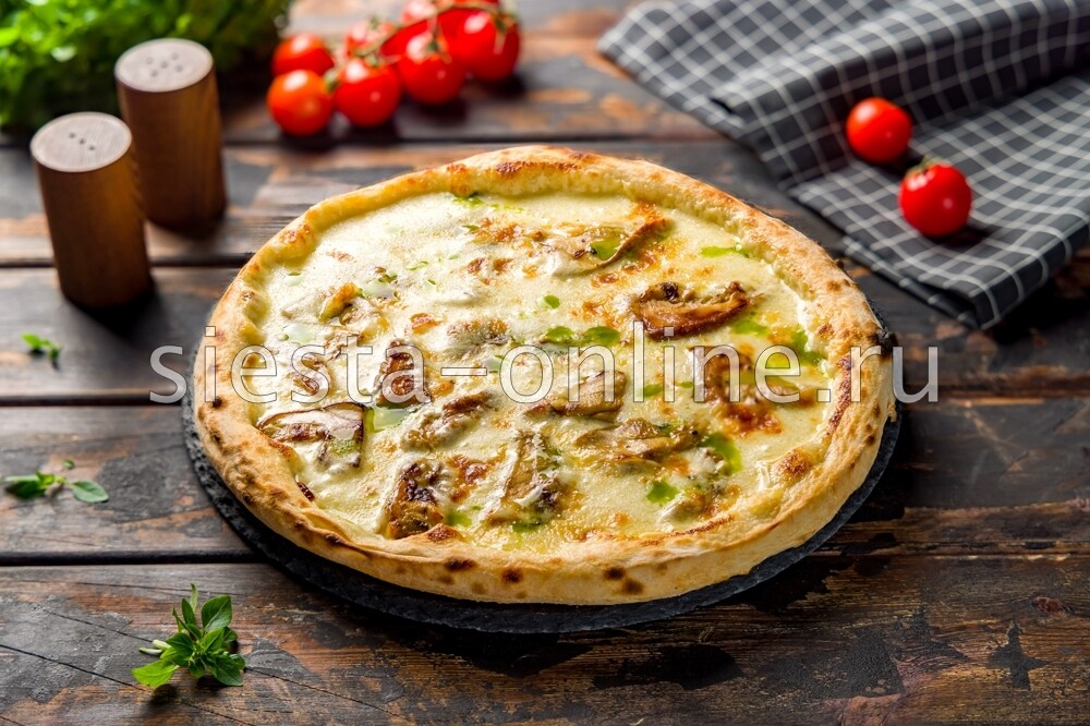 Пицца белые грибы и шампиньоны с трюфельным маслом