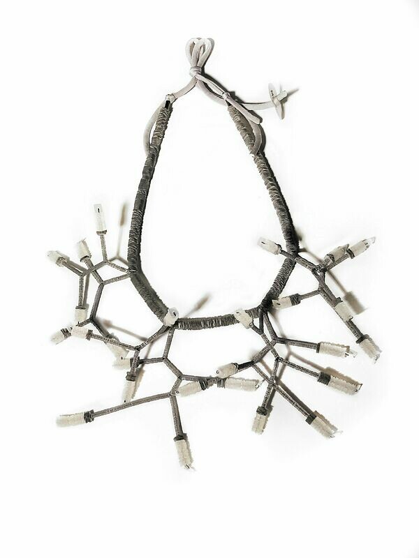 collana girocollo Fuscelli Grigia Gemme Bianche