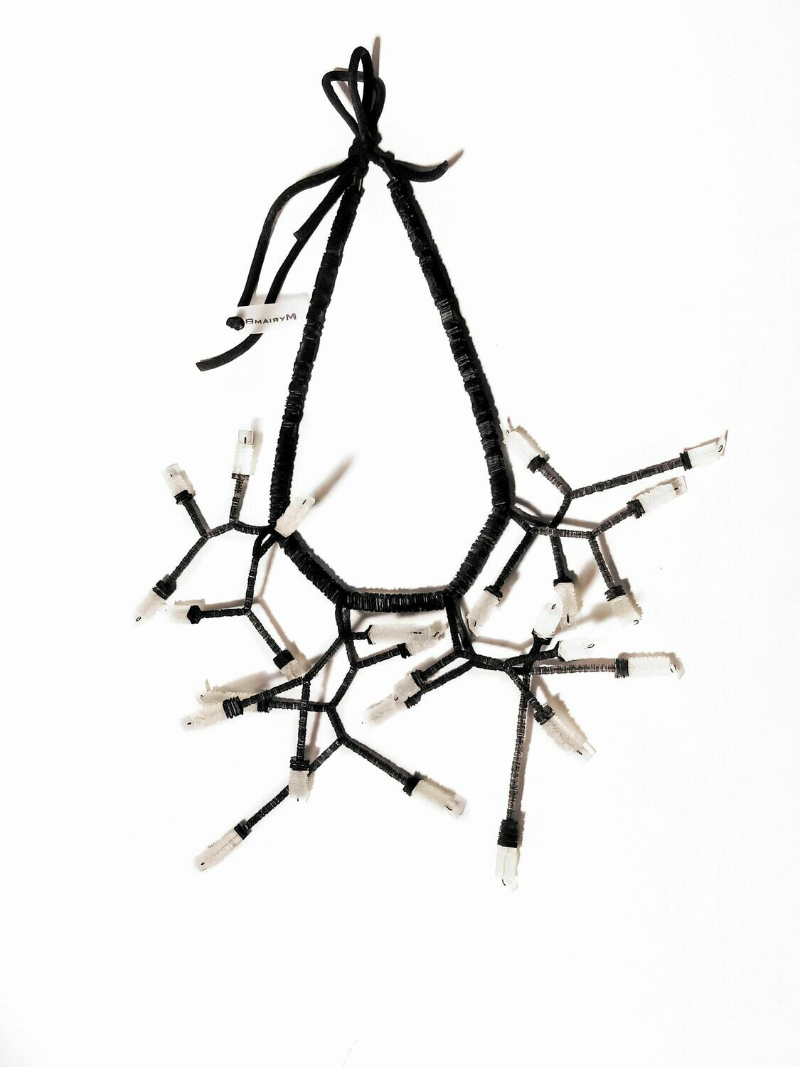 collana girocollo Fuscelli Nera Gemme Bianche