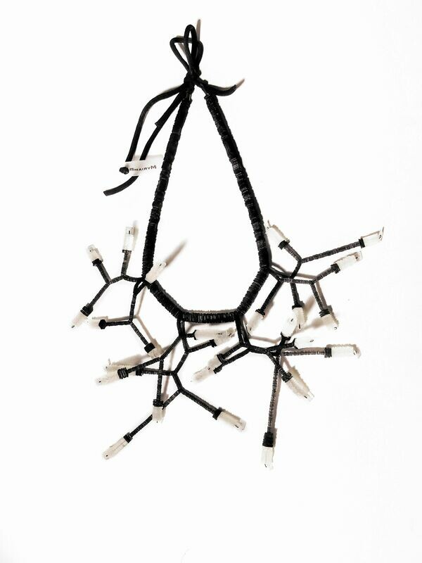 collana girocollo Fuscelli Nera Gemme Bianche