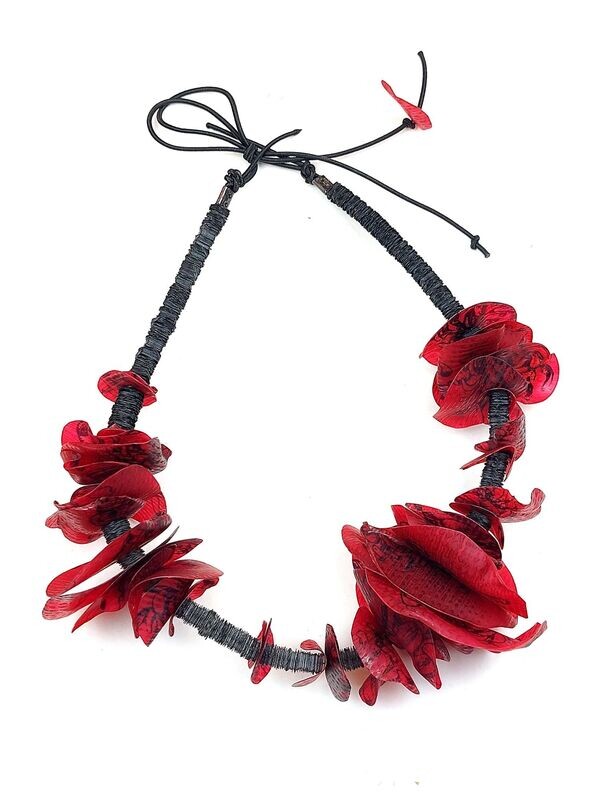collana Fiori su Petali Rosso Cardinale