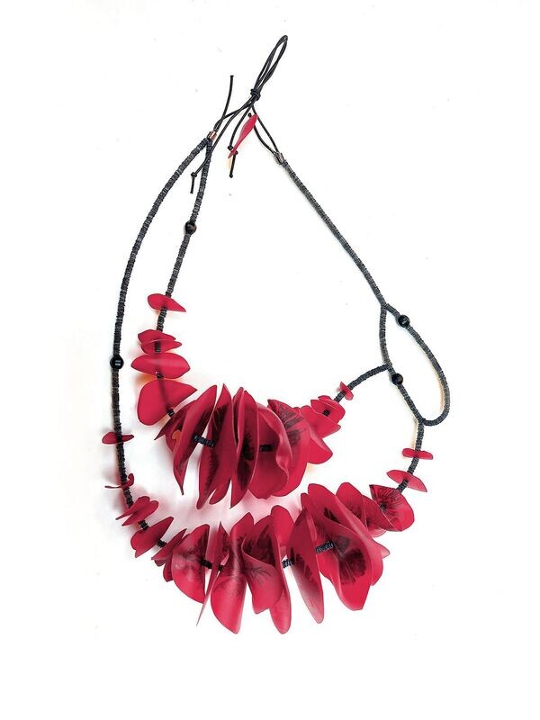 collana Fuscelli Petali Rossi Piume