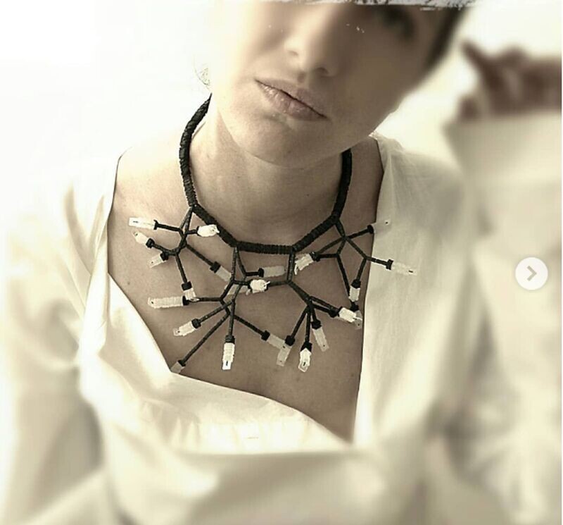 collana girocollo Fuscelli Nera Gemme Bianche