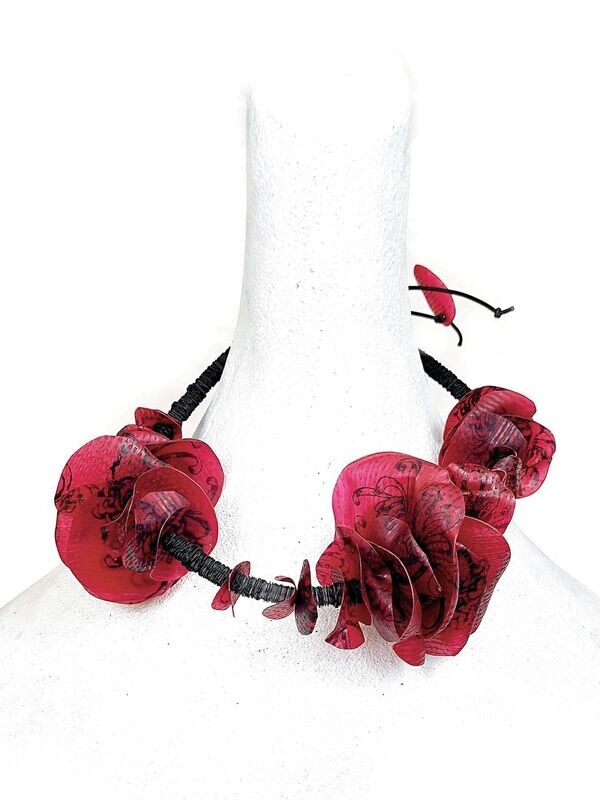 collana Fiori su Petali Rosso Cardinale